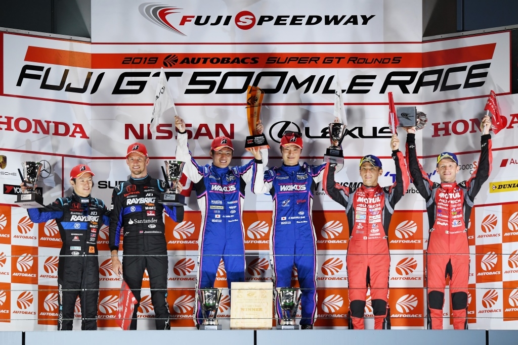 GT500クラス表彰台