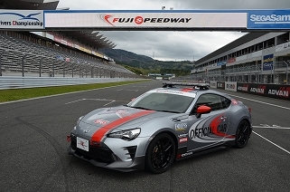 ゴールブリッジでの記念撮影(イメージ)