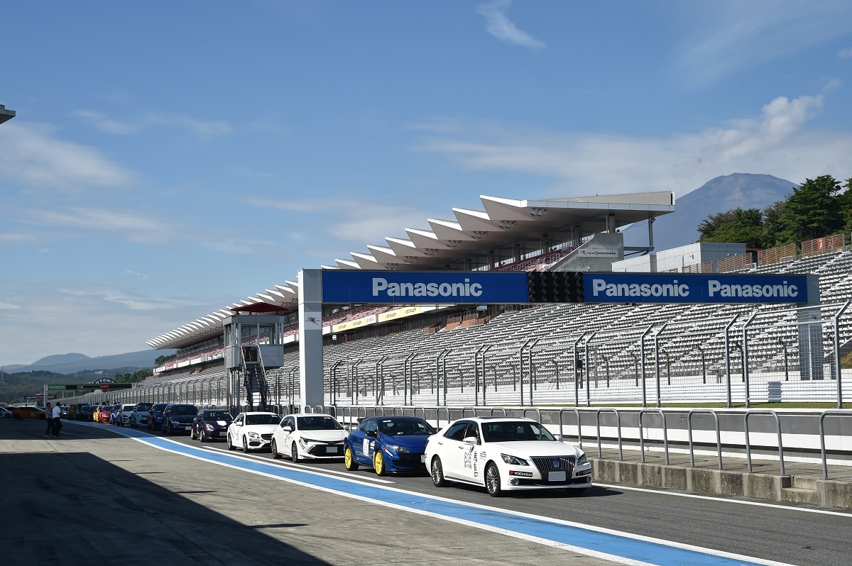 ピットレーン出口付近