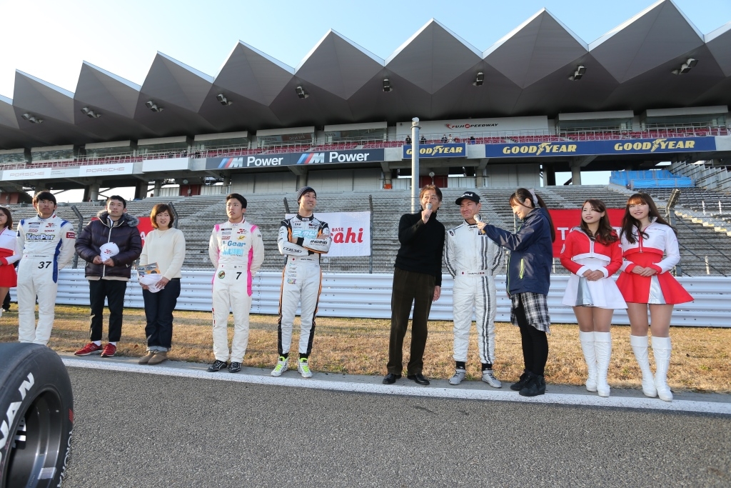 レーシングドライバーインタビュー