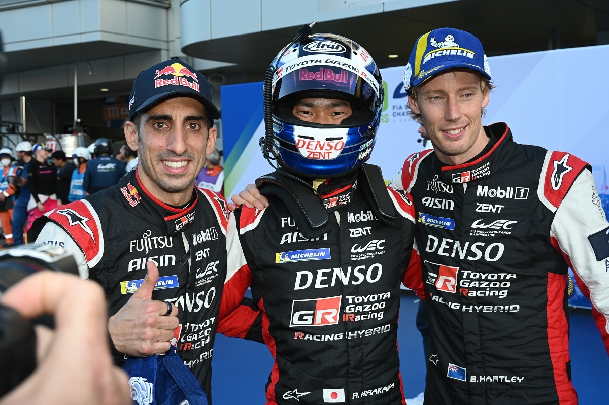 優勝したセバスチャン・ブエミ選手(左)、平川亮選手(中央)、ブレンドン・ハートレー選手(右)