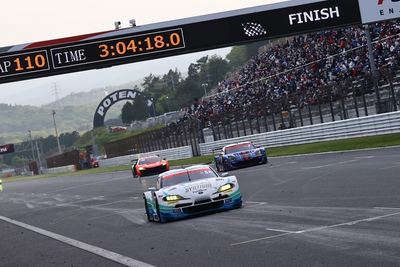 GT300クラス、#60 SYNTIUM LMcorsa GR Supra GTが優勝!