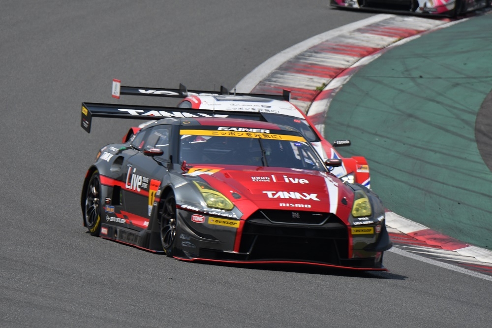 昨年同大会GT300クラスウィナー GAINER TANAX GT-R 平中克幸選手／安田裕信選手