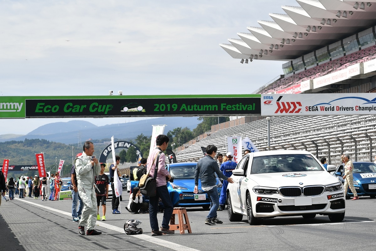 レース直前のスターティンググリッド