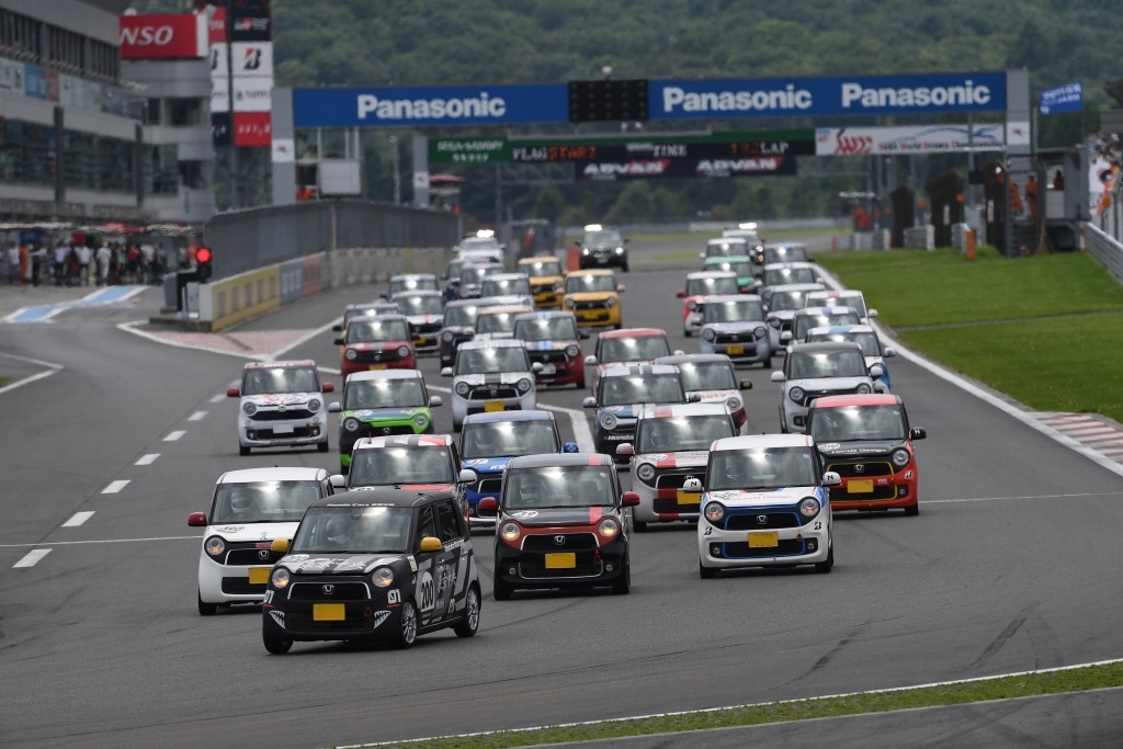 N-ONE OWNER'S CUP　昨年大会スタートの様子