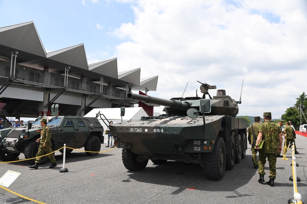 自衛隊装備品展示（昨年展示の様子）