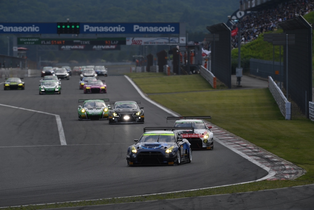 スタート直後のTGRコーナー