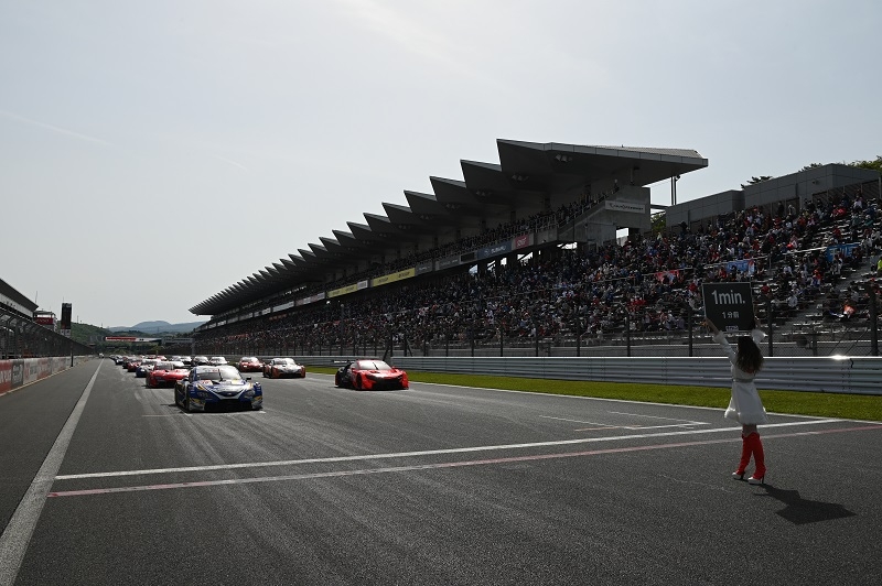 フォーメーションラップ開始1分前！