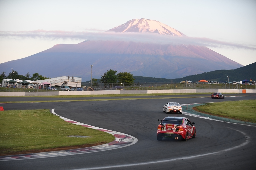 早朝のダンロップコーナー