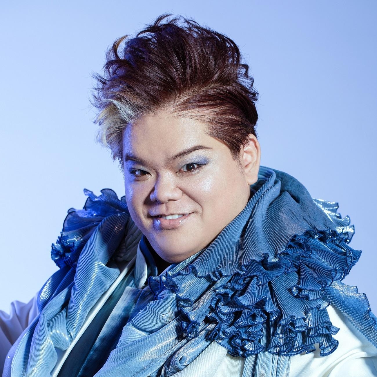 国歌独唱：　岡本知高氏