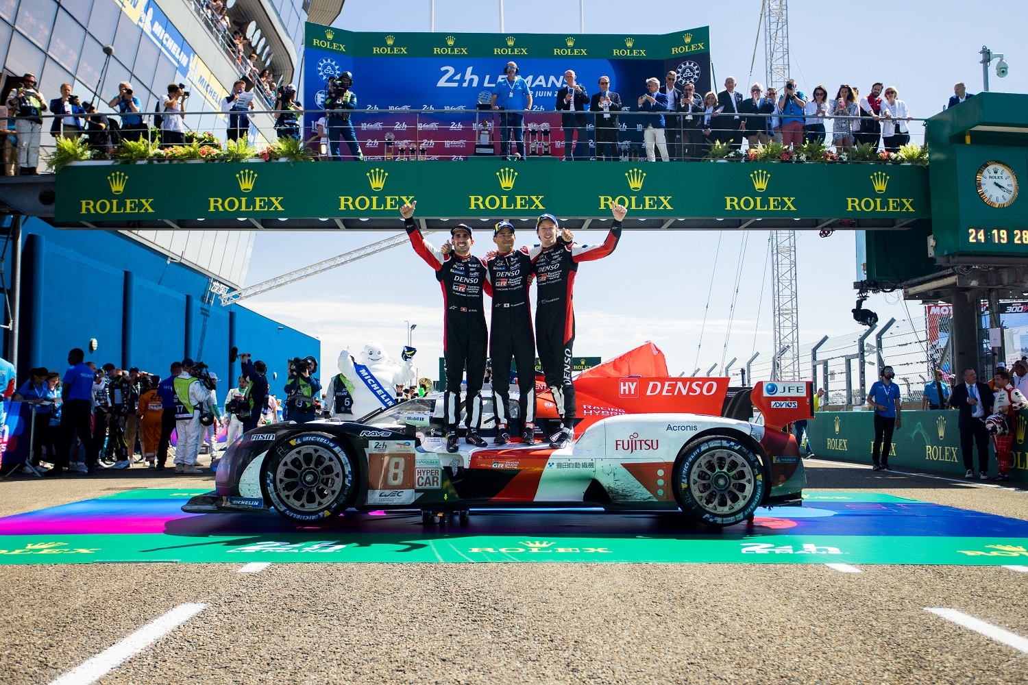 ル・マン24時間レース 優勝車両 #8 GR010 HYBRIDをTGRブースにて展示