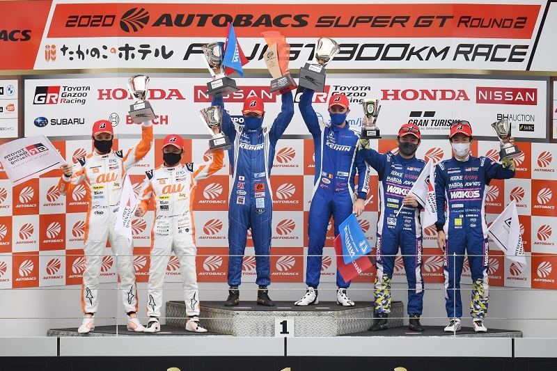 GT500クラス表彰台