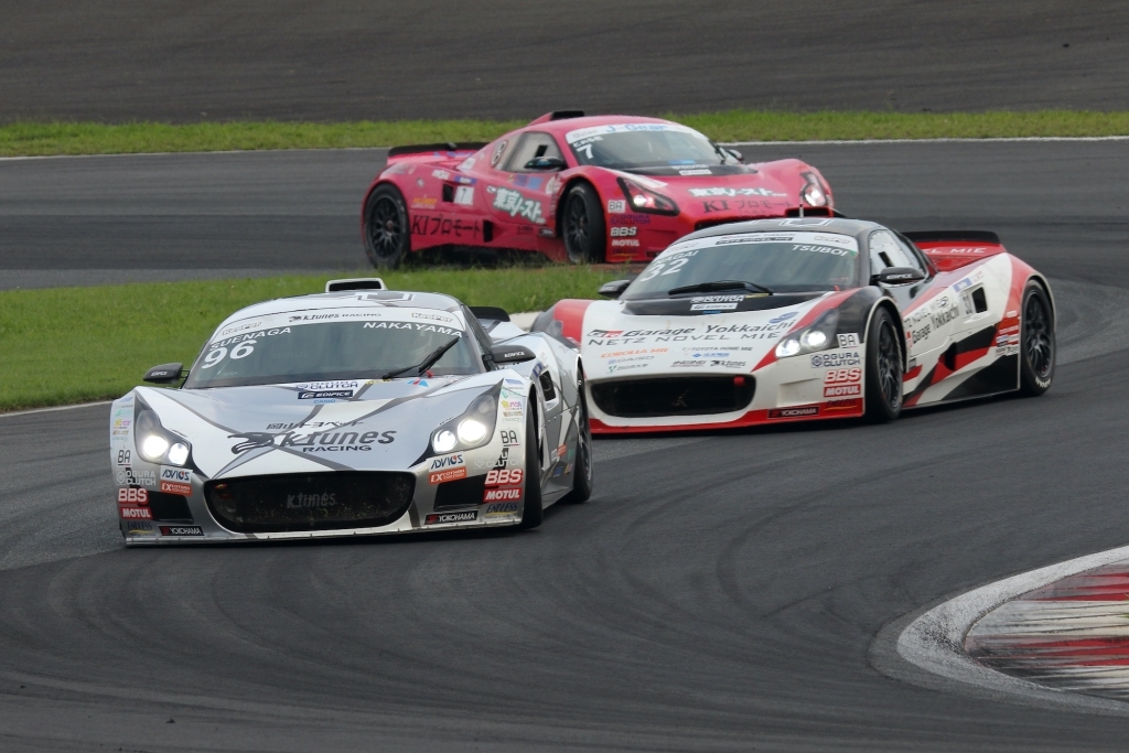 ダンロップコーナー後のシケイン付近にて撮影