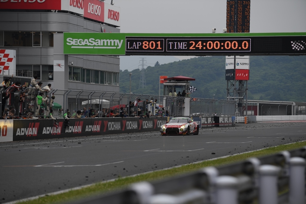 総合優勝　GTNET GT3 GT-R