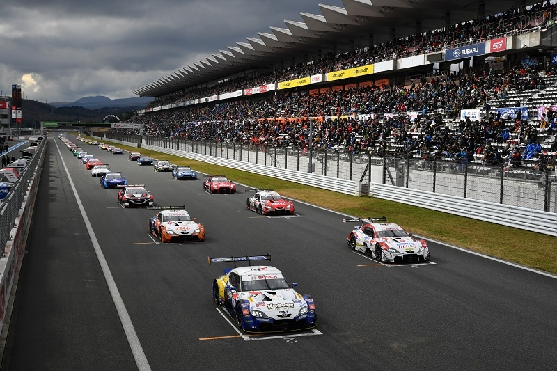 SUPER GT 第8戦 フォーメーションラップ直前