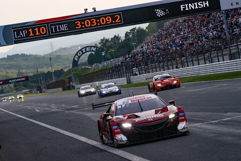 GT500クラス、トップチェッカーは#17ASTEMO NSX-GT