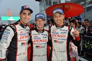 優勝したTOYOTA GAZOO Racing 左からS・ブエミ選手、A・デビットソン選手、中嶋一貴選手